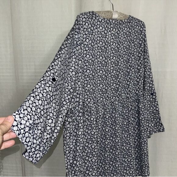 Cynthia Rowley 3X Navy White Ditsy Floral V-Neck Button Front Tunic - Picture 9 of 14